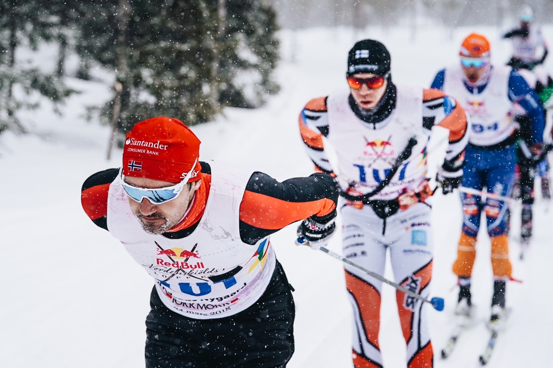 Här drar Andreas Nygaard före förra årets trea, finländaren Christoffer Lindvall, som också han kommer till start även i år. FOTO: Magnus Östh/Red Bull Content Pool.