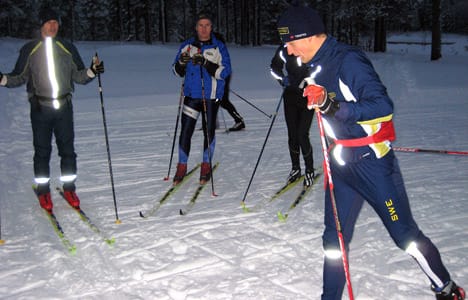 Oskar och Jerry ger skidråd åt Försvarsmakten