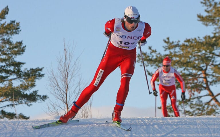 Beitostölen hoppas på världscup i det sista. Provar snökanonerna trots värme