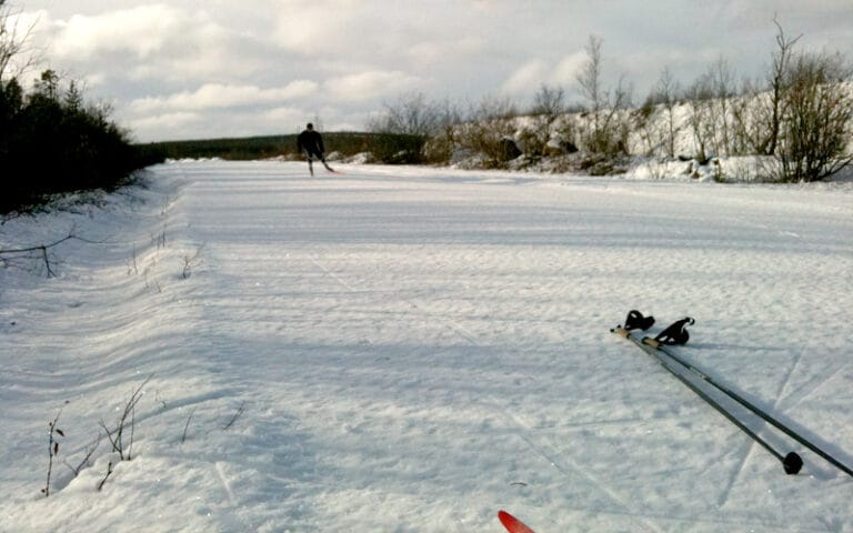 Bröder i Kiruna på ovanligt tidig snöpremiär