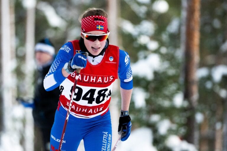Spurtstrider och solosegrar när junior-SM inleddes