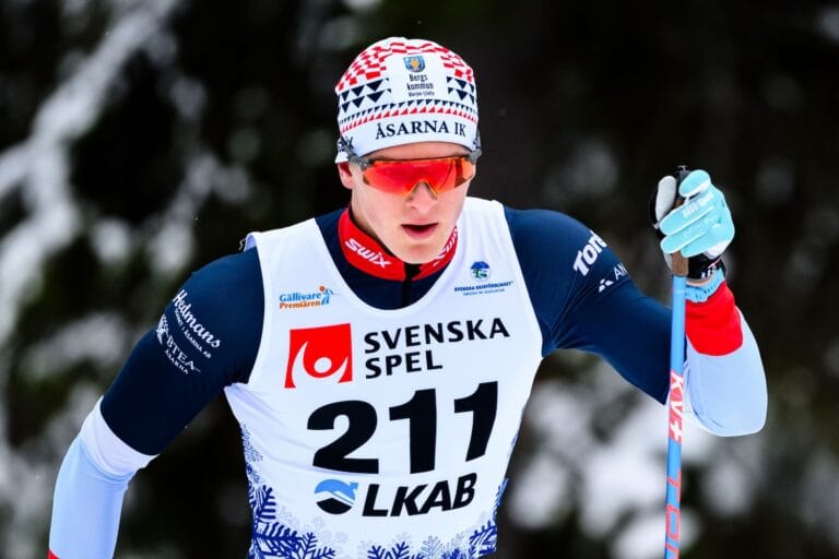Favoriterna snabbast i sprintprologen i Östersund