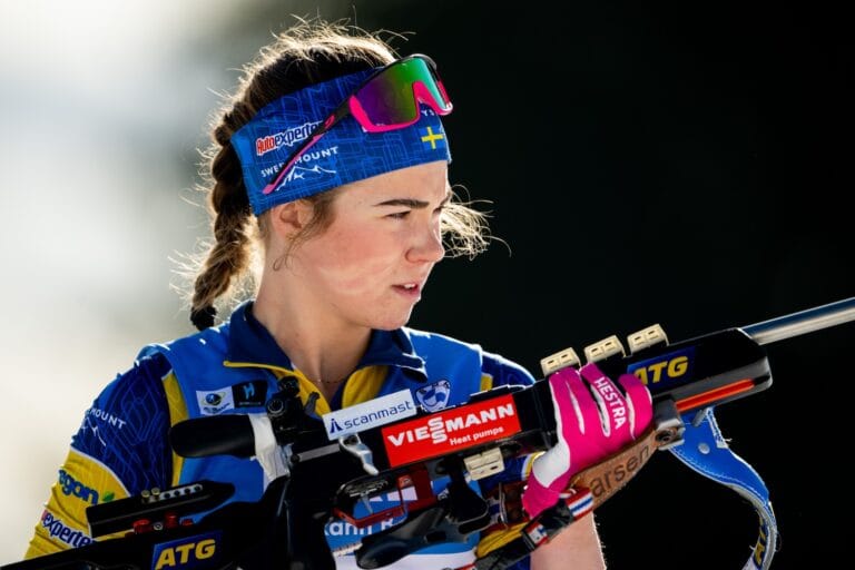 Sara Andersson på pallen vid sprinten i IBU-cupen