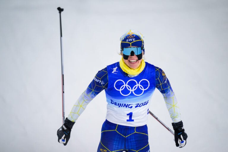 Trippelt svenskt i topp i Tour de Ski-prologen