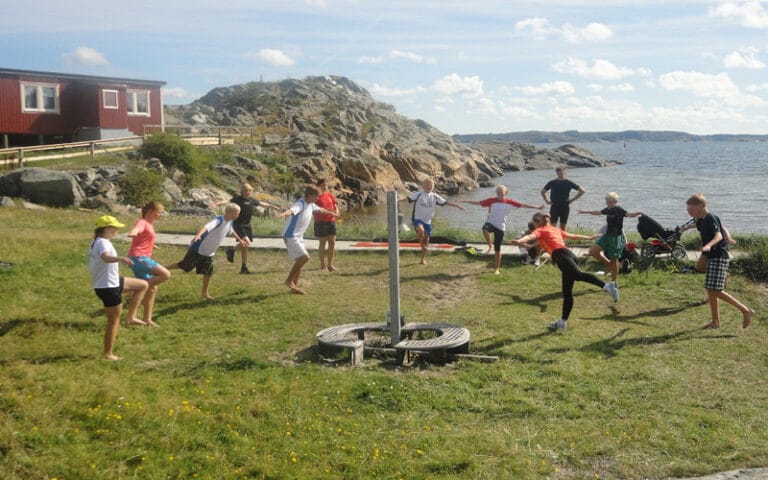 Dala- och Göteborgsungdomar på läger i västkustmiljö