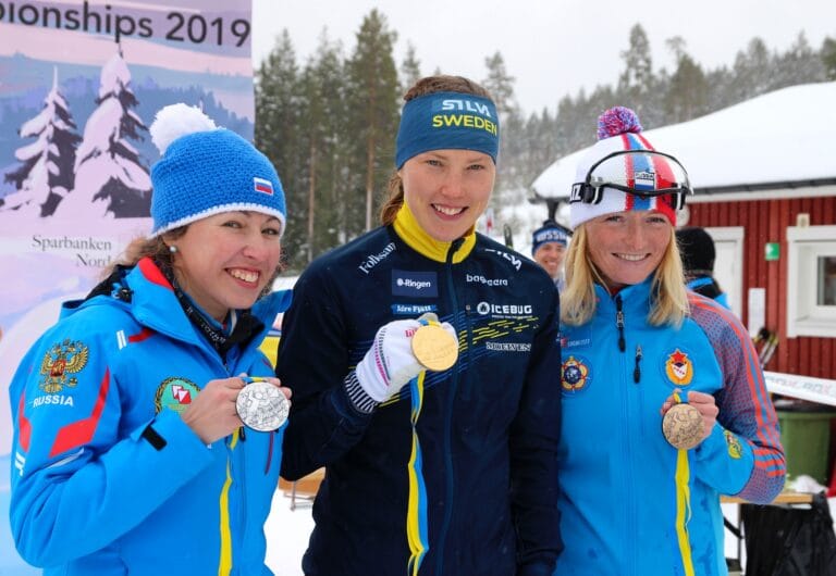 Överlägset VM-guld till Tove Alexandersson på långdistans
