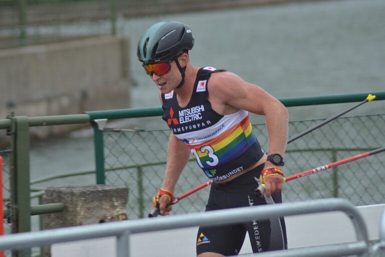 Eklöf intervjuas i Visma Ski Classics pod