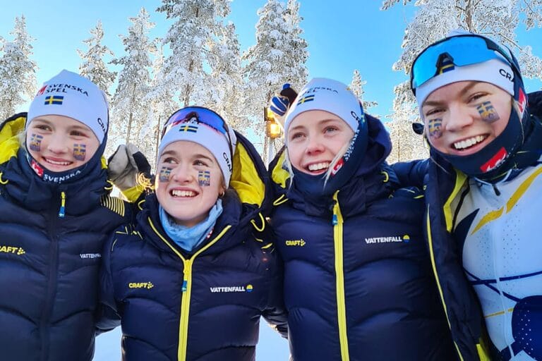 JVM-guld i stafett till de svenska tjejerna