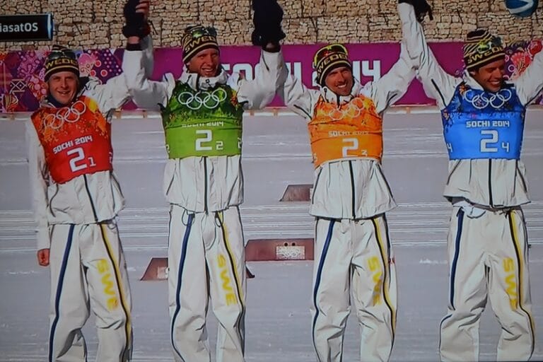Svenskt överlägset OS-guld i stafetten