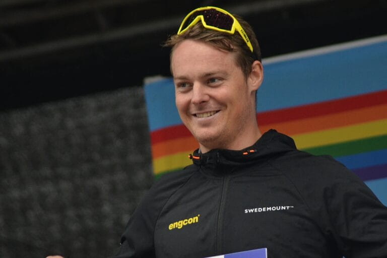 Norrman i svenska Team Engcon vann Värnamorullen – men H 40-åkare först i mål