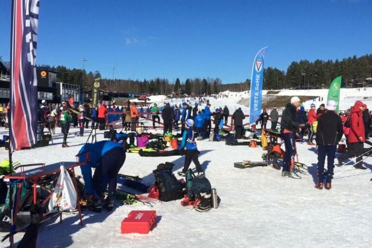 Full fart med Lilla Skidspelen i VM-spåren