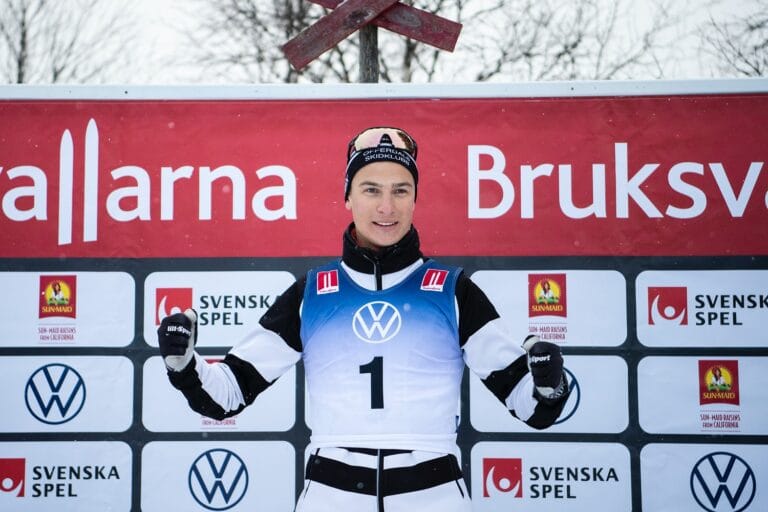 Max Novak stängs av i en månad