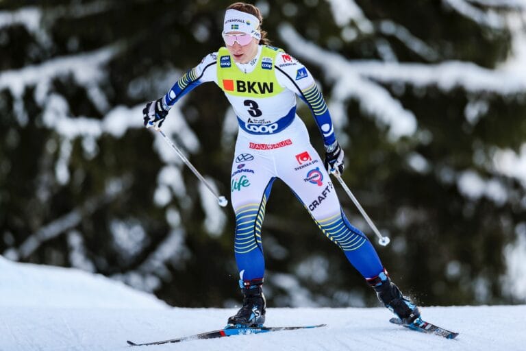 Moa Olsson och Linn Sömskar på pallen i Norge