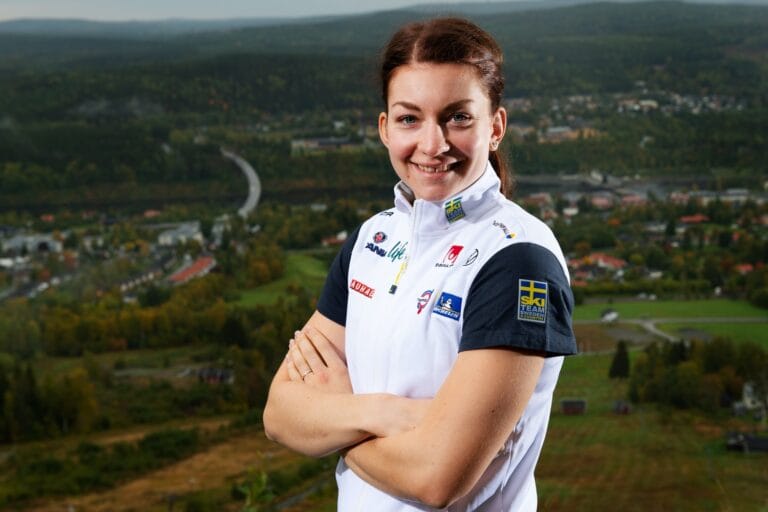 Moa Olsson siktar på Tour de Ski – trots knäskada