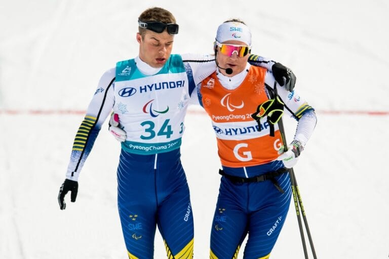 Modin fyra trots ryggproblem