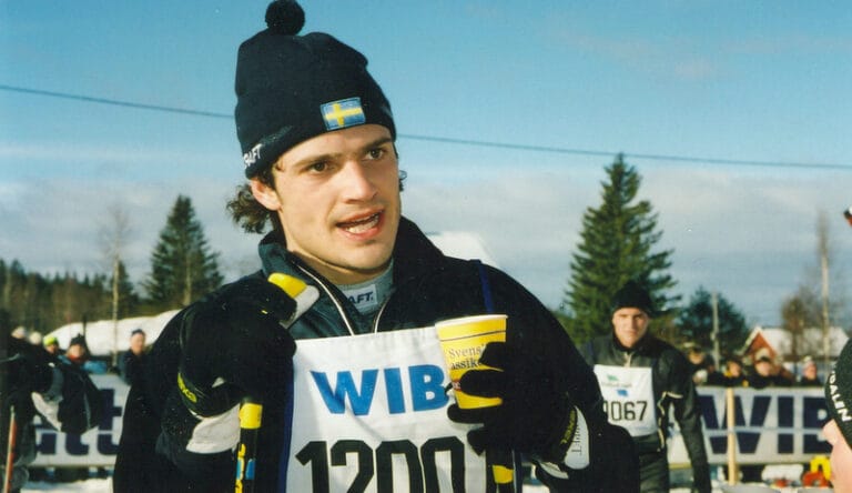 Engelska kungligheter åker Vasaloppet. Prins Carl-Philip håller tal