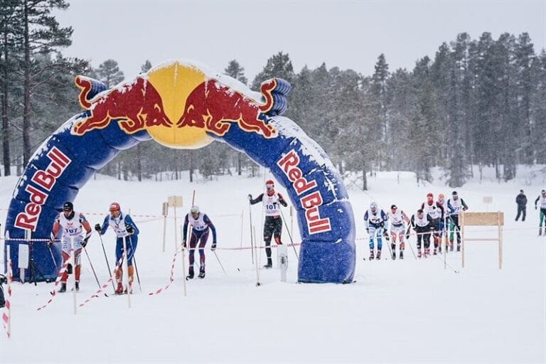 Norskt i täten och Emilia Lindstedt hänger med herrarnas tempo