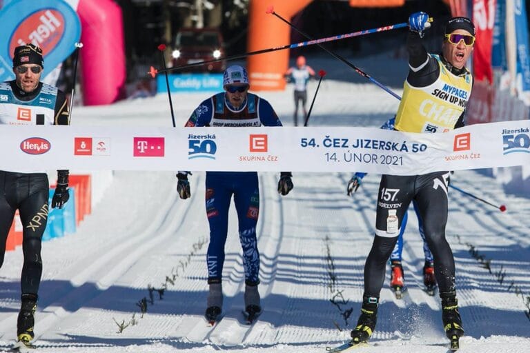 Emil Persson ser fram emot att starta Vasaloppet i den gula ledarvästen