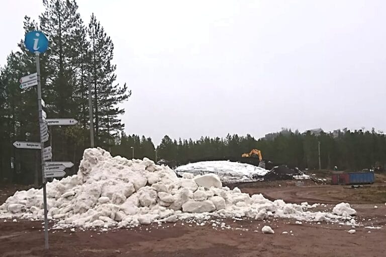 Snöläggningen inför öppningen är påbörjad i Orsa Grönklitt