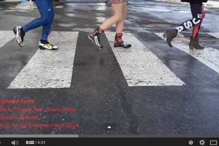 USA:s trupp laddar upp med dans inför VM