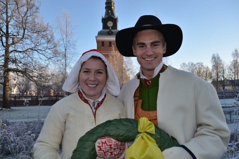 Victor och Viktoria bekransar segrarna