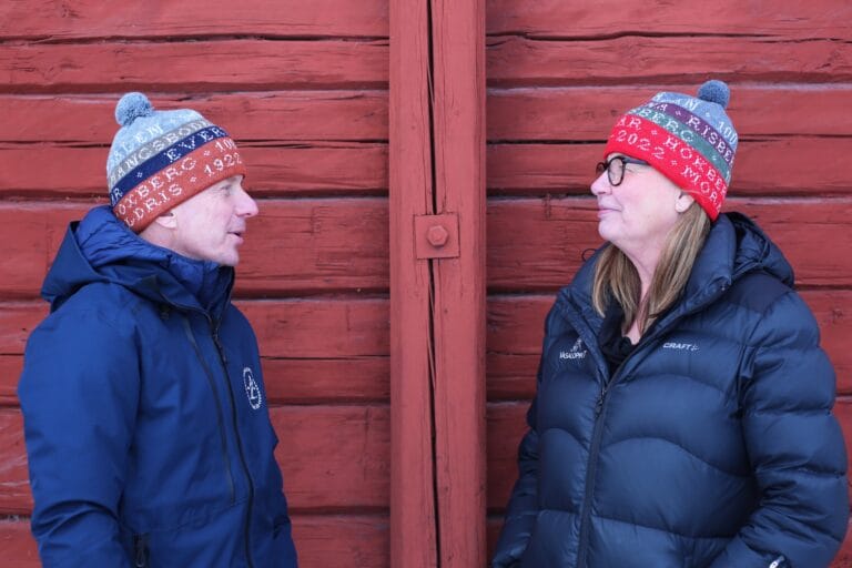 Nygårds Anna har designat Vasaloppets jubileumsmössa – en hyllning till funktionärerna