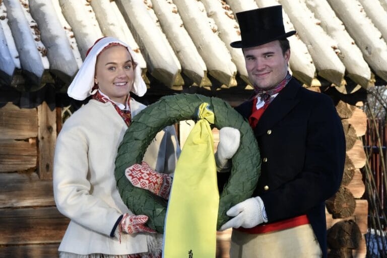 Wilma och Edvin kulla och mas inför 100-årsjubileet
