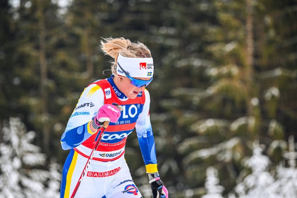 Frida Karlsson är skadad och tvingas nu till alternativ träning. Här är hon i Oberhof under värdscuptävlingarna i Januari 2024.