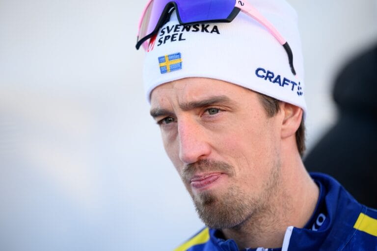 Calle Halfvarsson i den mixade zonen under en deltävling av Tour de Ski 2024 i Davos