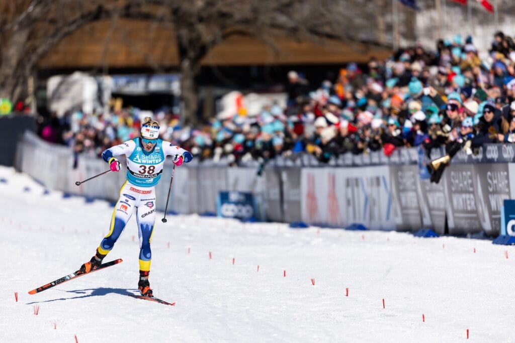 Jonna Sundling på upploppet under 10 kilometersloppet i fri stil i Minneapolis 2024.