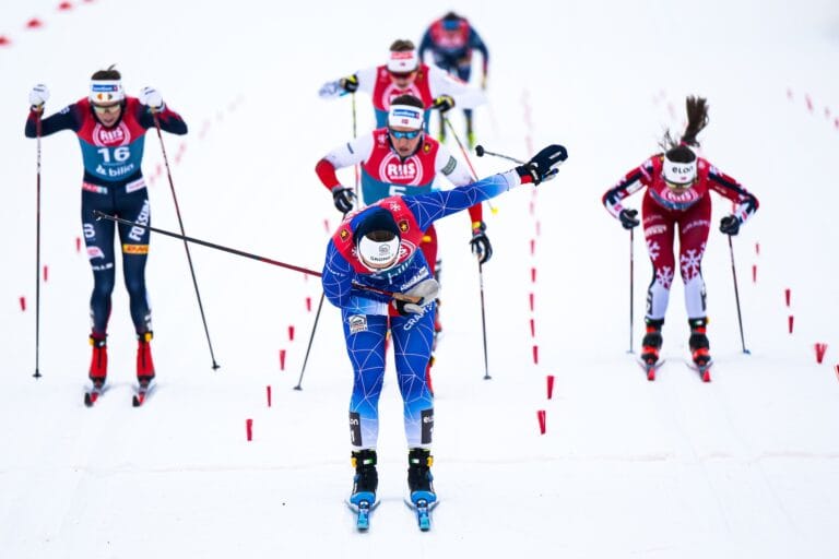 241122 Ane Appelkvist Stenseth of Norway celebrates after winning the women’s cross-country skiing sprint qualification during Beitosprinten 2020 on November 22, 2024 in Beitostølen.