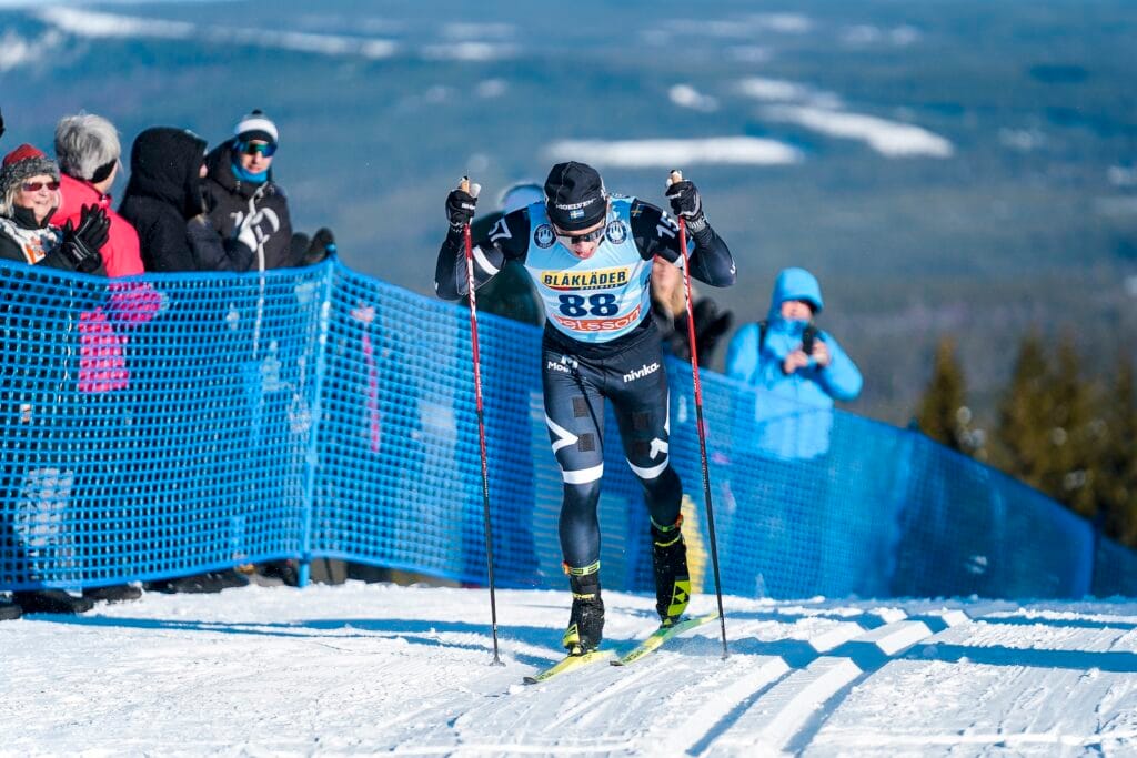 Bruno Dettmann imponerade under långloppspremiären i Idre Fjäll. Här åker han över mållinjen i Grönklitt när Ski Classics gästade 2023