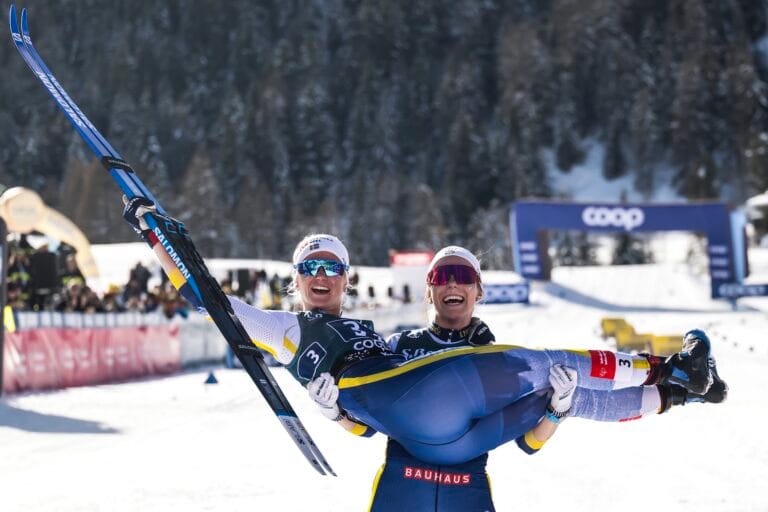 Johanna Hagström och Maja Dahlqvist firar efter två pallplatser i Cogne