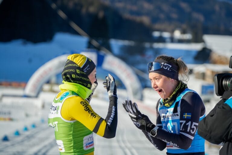 Anikken Gjerde Alnæs och Jenny Larsson efter 3 Zinnen Ski Marathon. Ytterligare en emotionell seger för Alnæs.