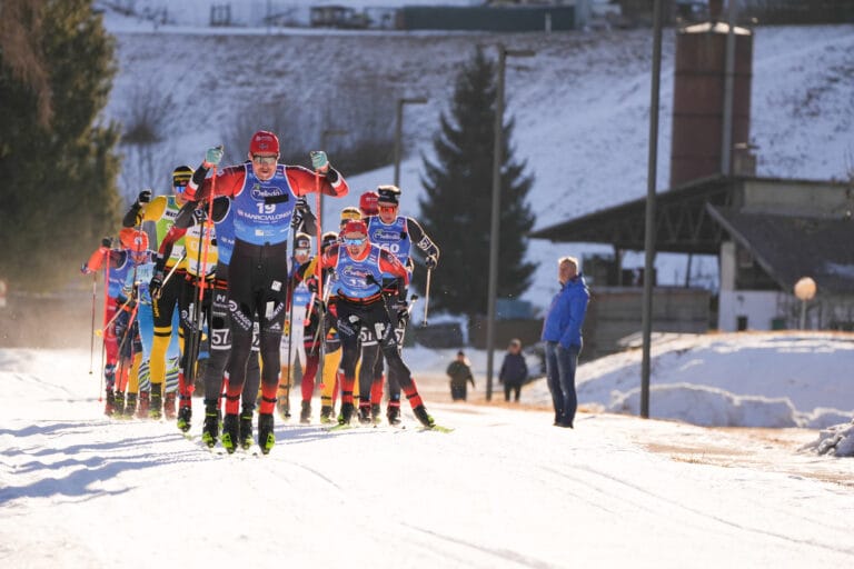 Flera åkare i vindsuget under Marcialonga 2024