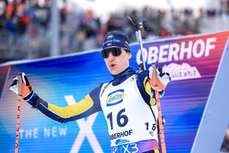 Martin Ponsiluoma höll den svenska flaggan högt under herrarnas sprint