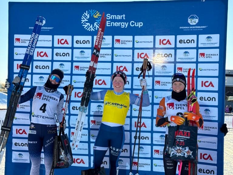 Moa Hansson på sprintpallen i Skandinaviska Cupen