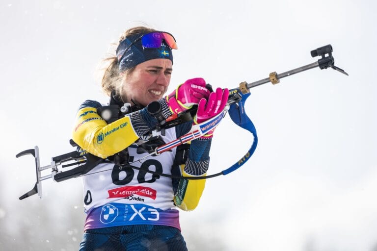 Elvira Öberg startar i damernas jaktstart i Lenzerheide