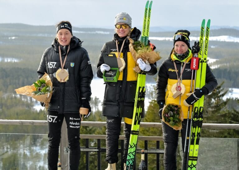 Jenny Larsson flåsar norskorna i nacken