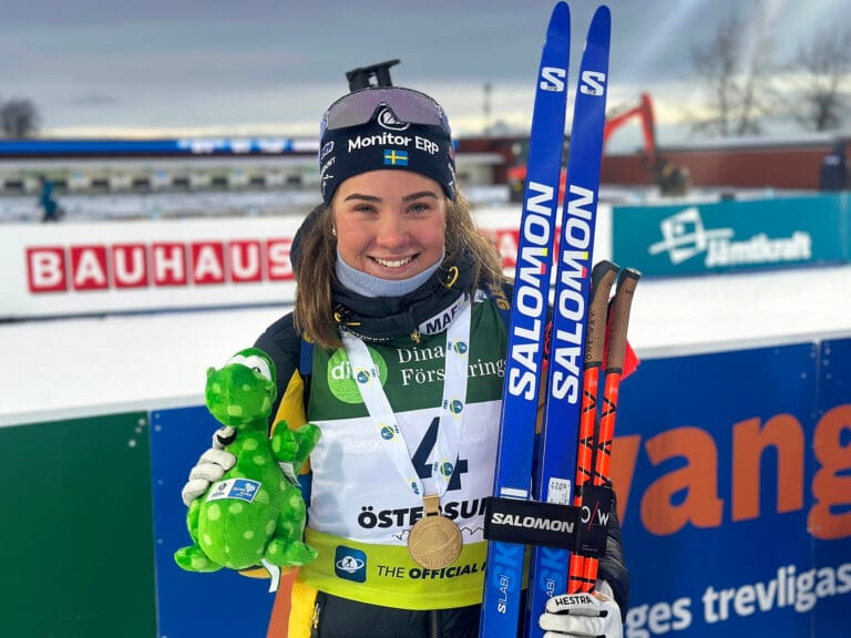 Svenskt VM-guld i dramatisk masstart