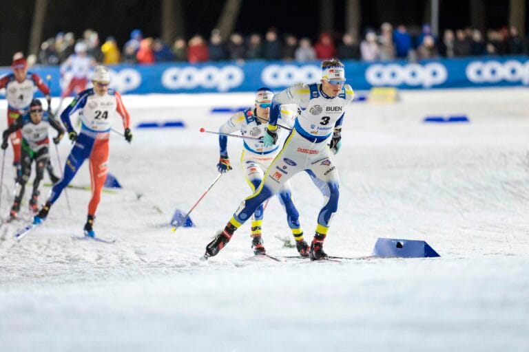 Världscupen gör sitt näst sista stopp i Estland med sprint i Tallinn.