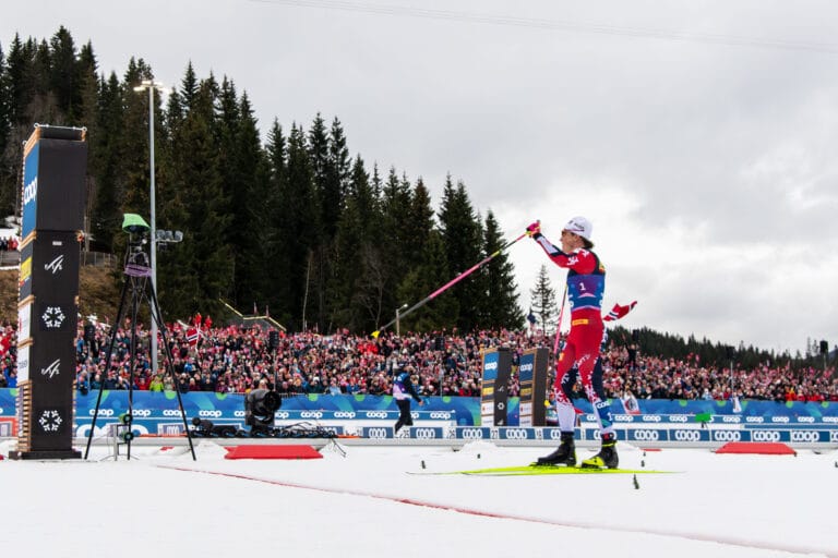 Kläbo på väg att bli VM-kung – lekte hem skiathlonen