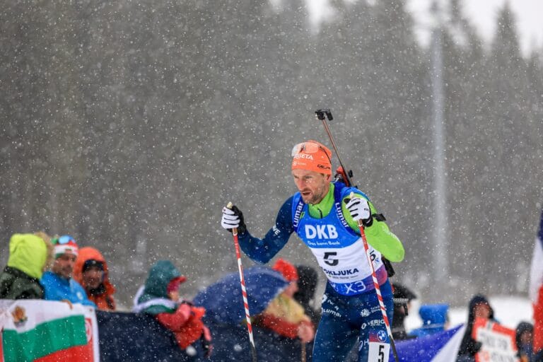 Jakov Fak tog sin första seger på tio år. Dessutom på hemmaplan.