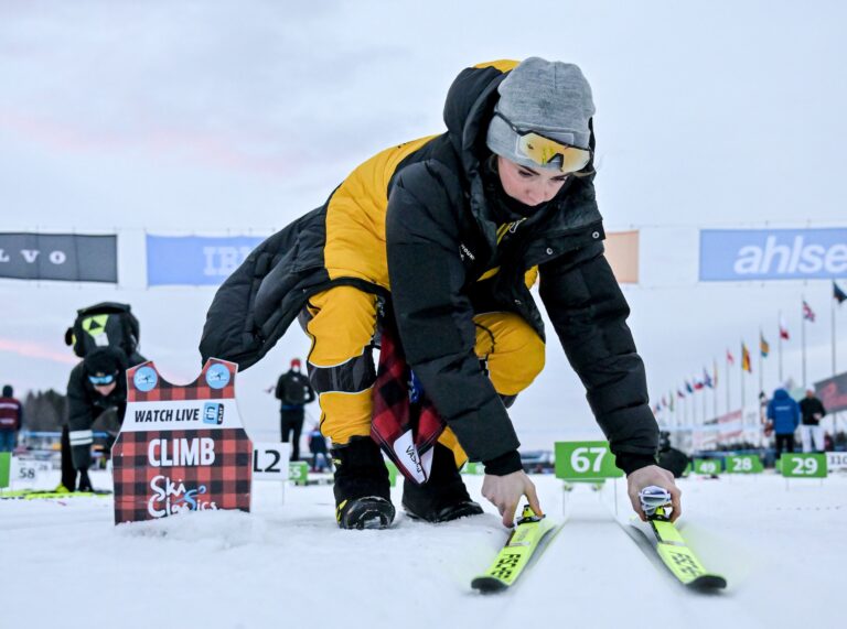 Förhandsfavoriten från Team Ramudden, Emilie Fleten, kämpade med skidorna under årets Vasalopp.