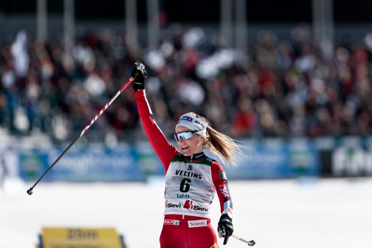 Therese Johaug överlägsen i säsongens sista tävling