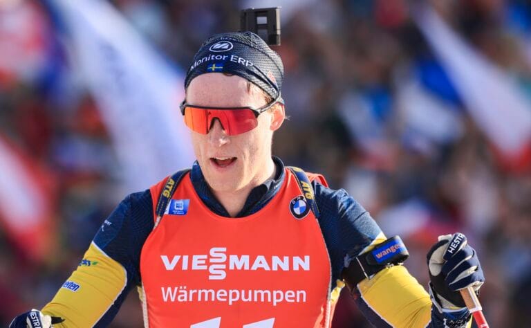 Med två tävlingshelger kvar av världscupen i skidskytte hettar det till i toppen. Sebastian Samuelsson har chans på top 3.