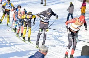Emil Persson i slangbälte under Vasaloppet.