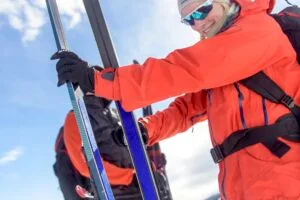 Ut på tur med skinskidor i påsk.