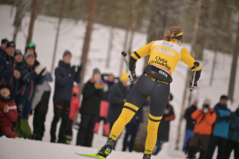Totalledaren överlägsen i historiska femmilen